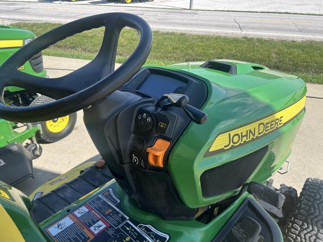 John Deere X738
