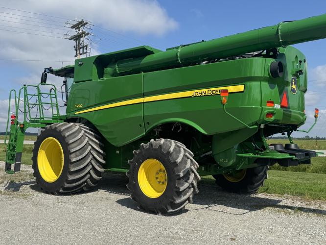 John Deere S790