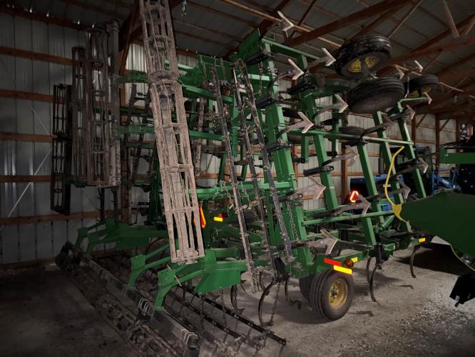 John Deere 2210