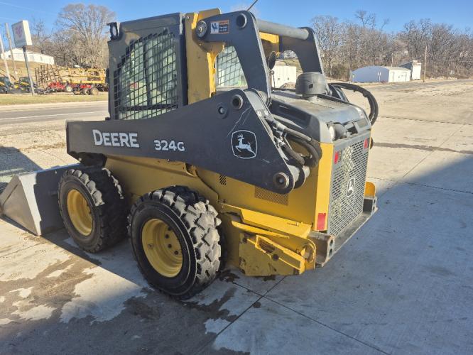 John Deere 324G