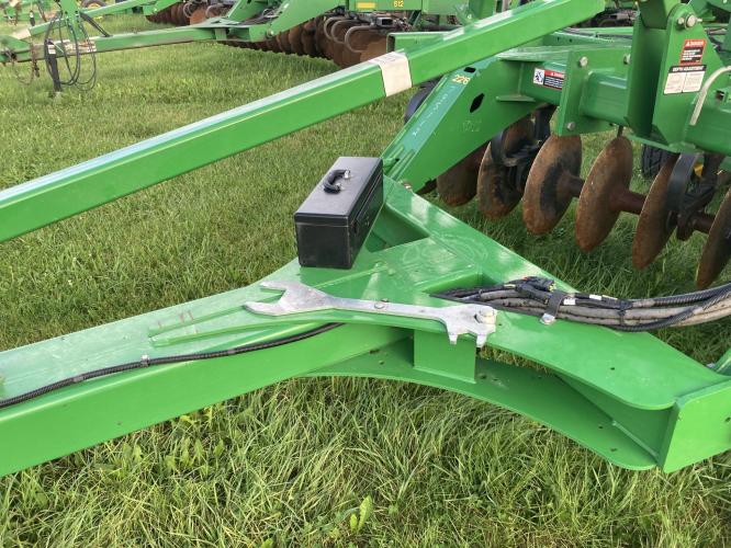 John Deere 2720