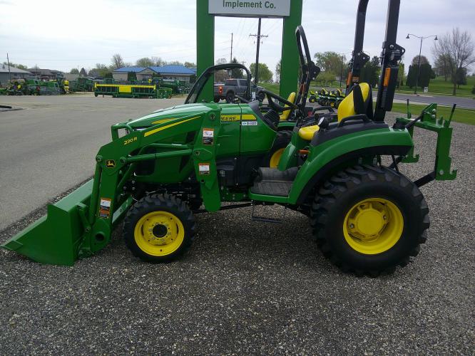 John Deere 2032R