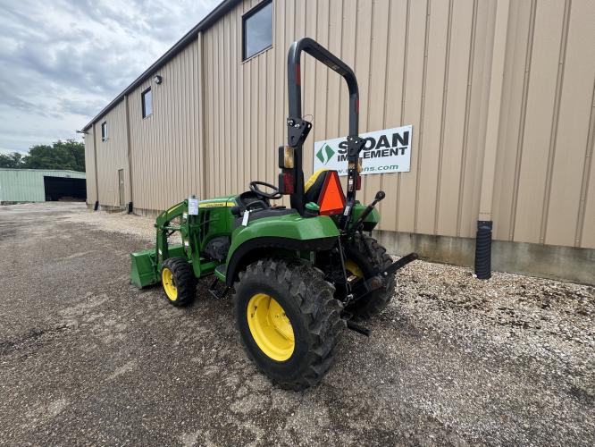 John Deere 2032R