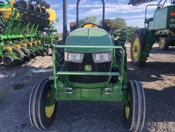 John Deere 5065E