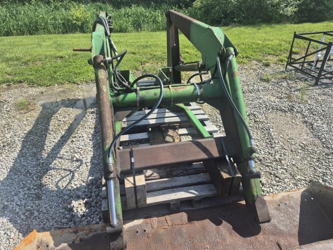John Deere 148