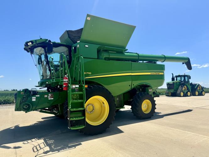 John Deere S770