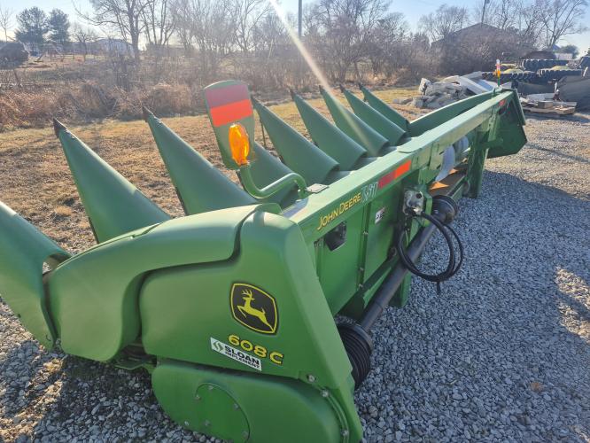 John Deere 608C