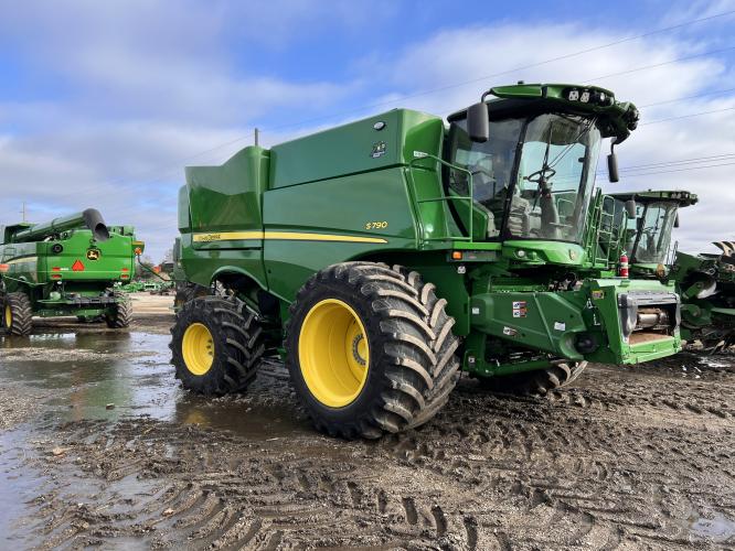 John Deere S790