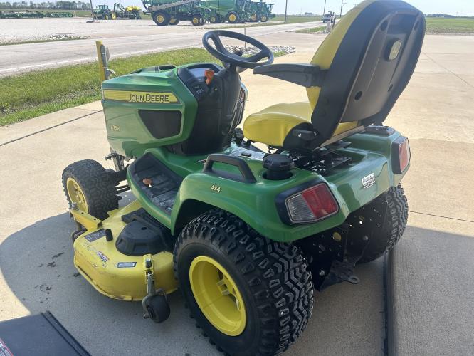 John Deere X738