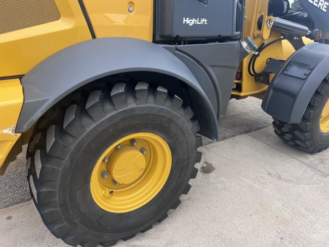 John Deere 324L