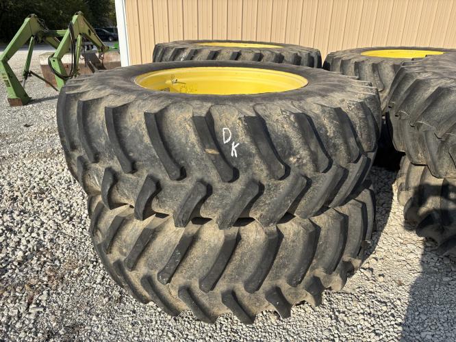 John Deere 520/85R38