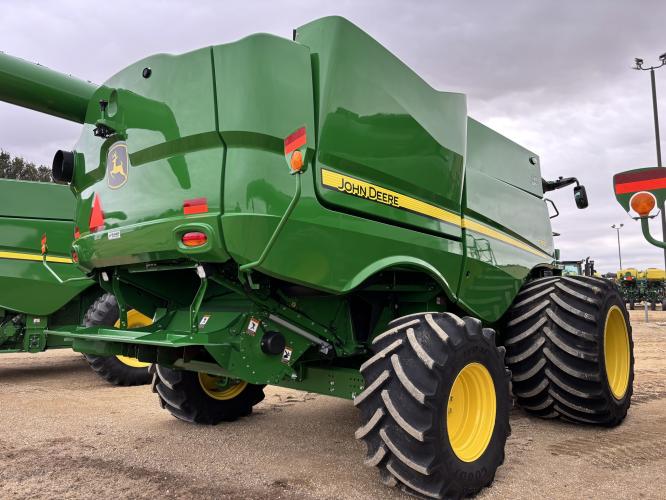 John Deere S760