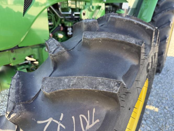 John Deere 5100E