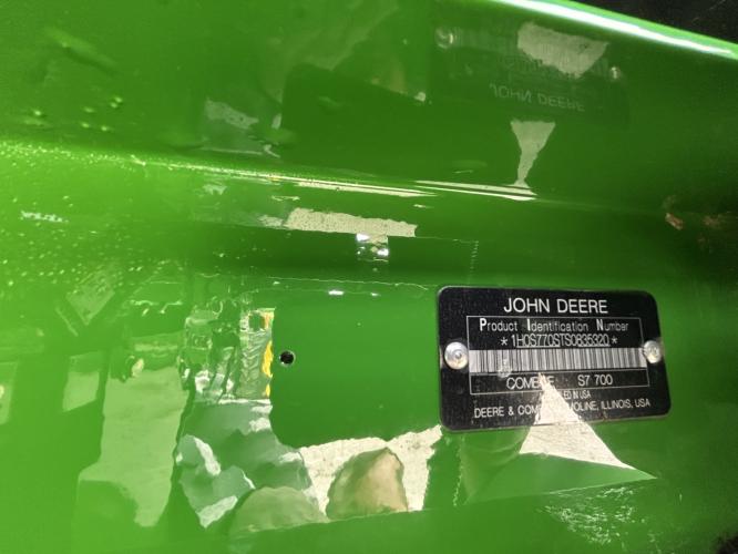 John Deere S7 700