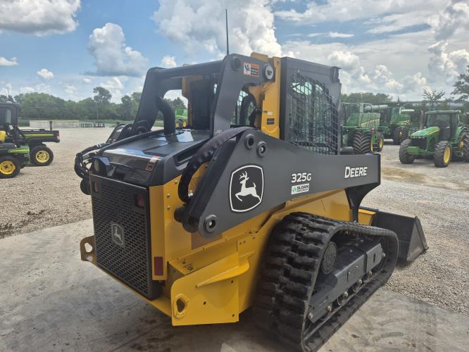John Deere 325G