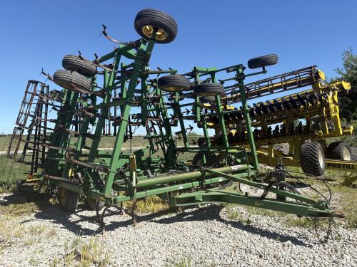 2011 John Deere 2210