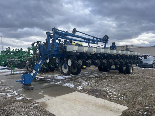 2003 Kinze 3700