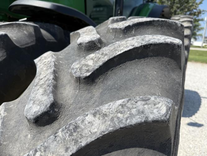 John Deere 8235R
