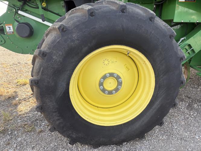 John Deere S660