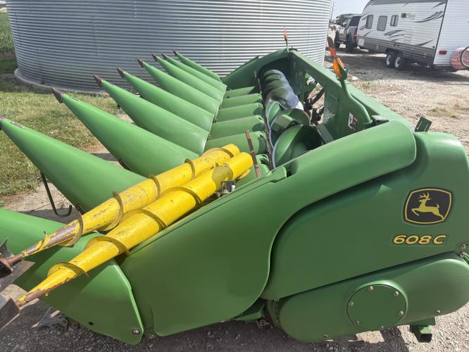 John Deere 608C