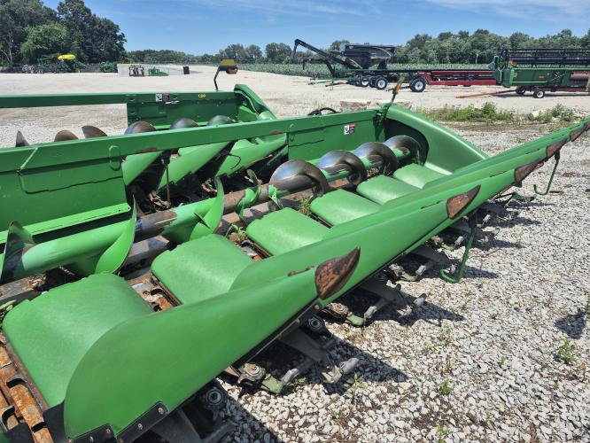 John Deere 608C