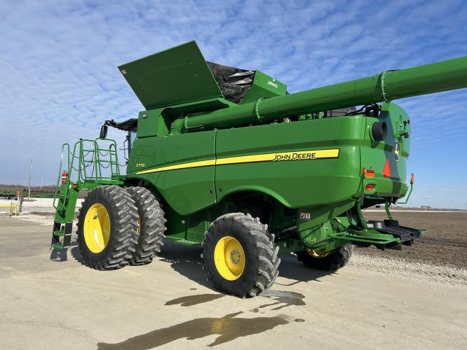 John Deere S770