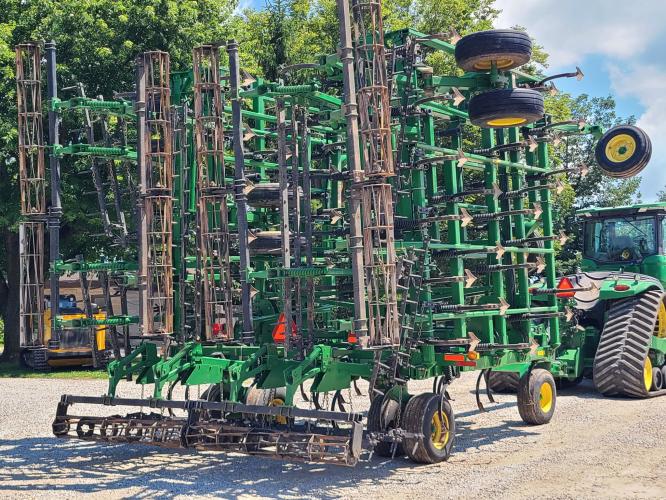 John Deere 2210