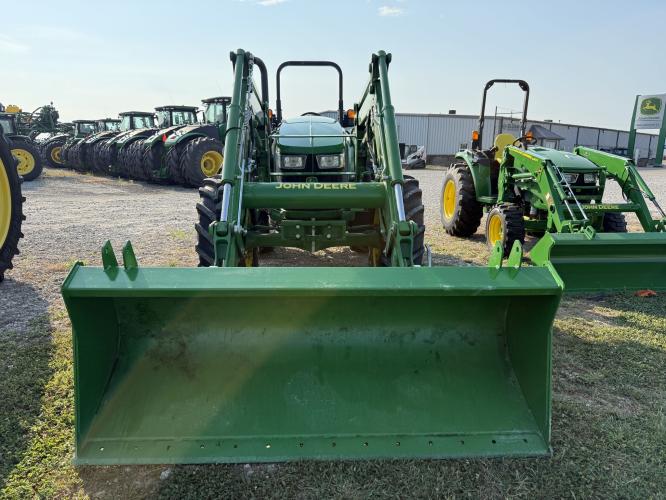John Deere 5075M