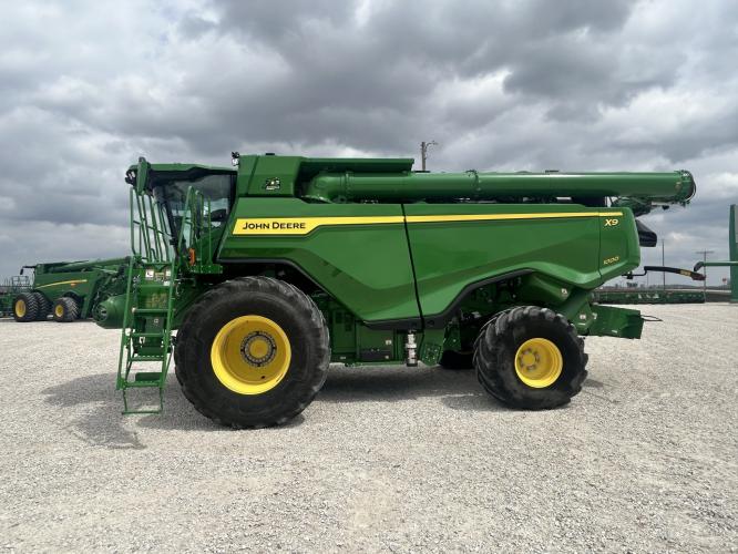 John Deere X9 1000