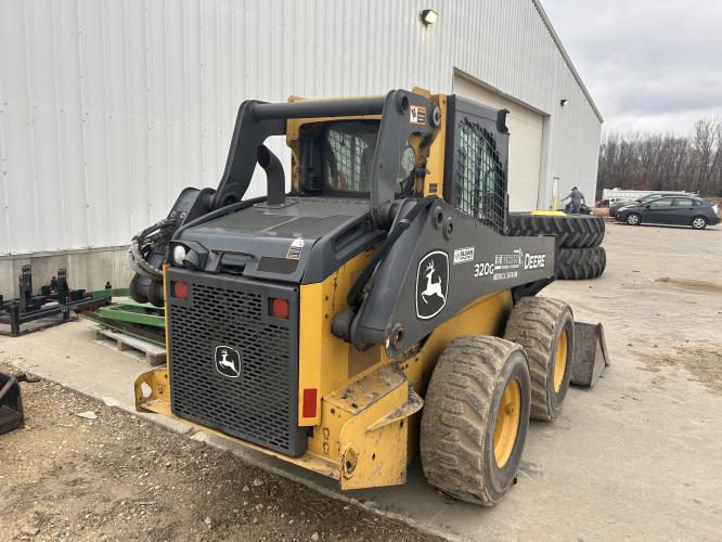 John Deere 320G