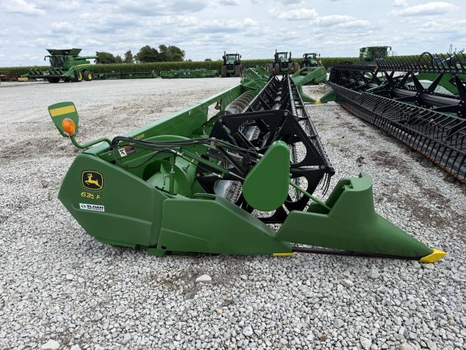 John Deere 635F