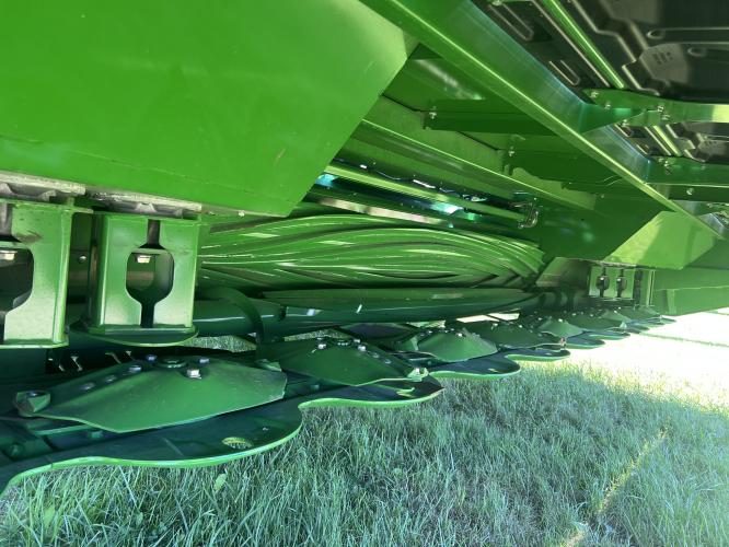 John Deere W235R