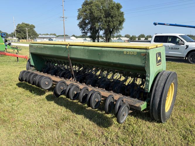 John Deere 8300