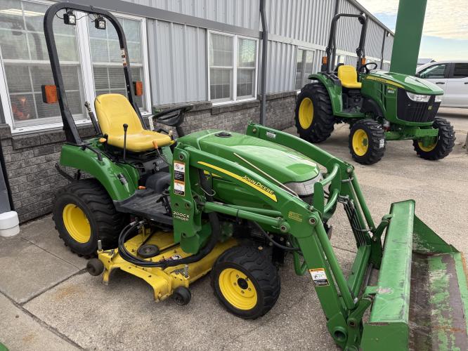 John Deere 2305