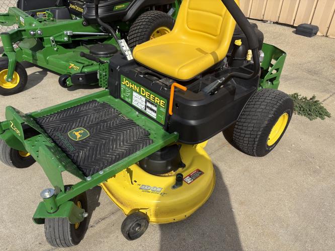 John Deere Z235