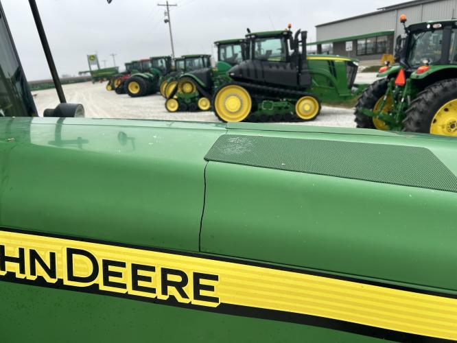 John Deere 8230
