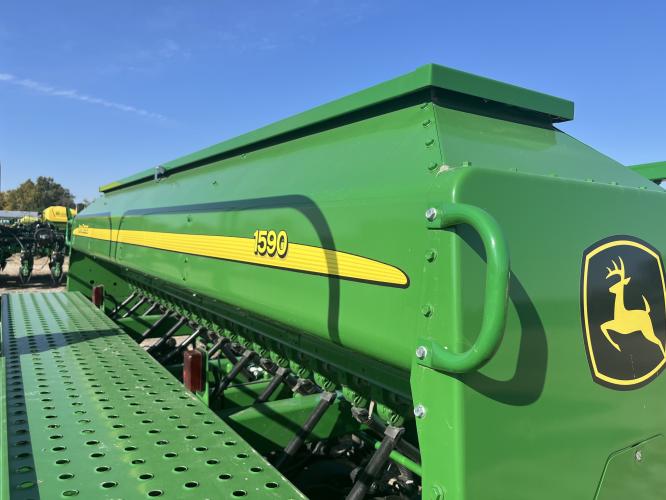 John Deere 1590