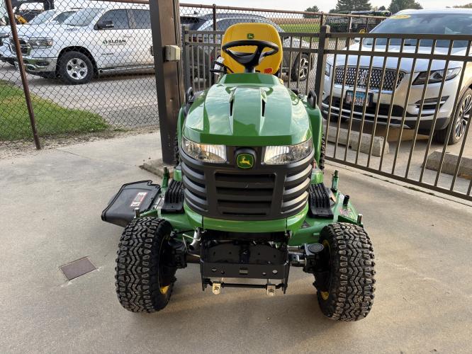 John Deere X738