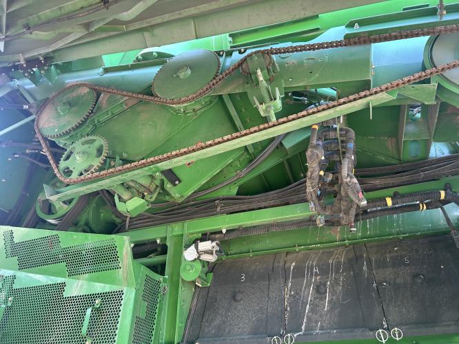 John Deere S670
