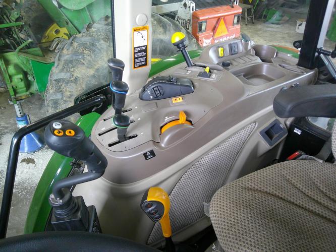 John Deere 5120M