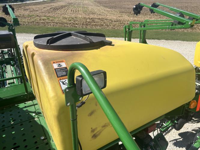 John Deere 1775NT
