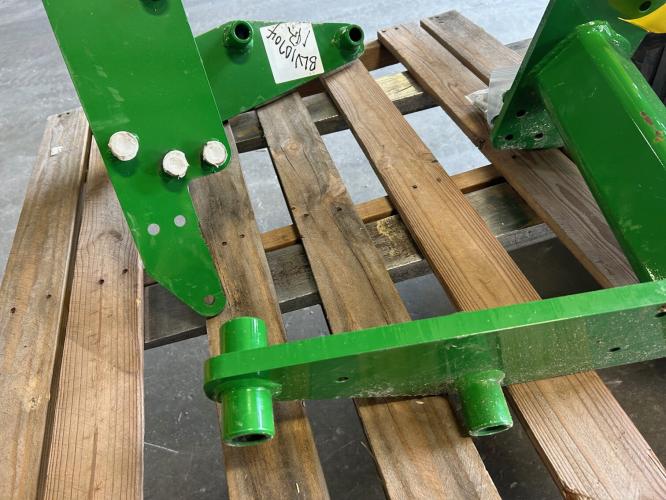 John Deere NEW BLV10704 MOUNTING FRAMES