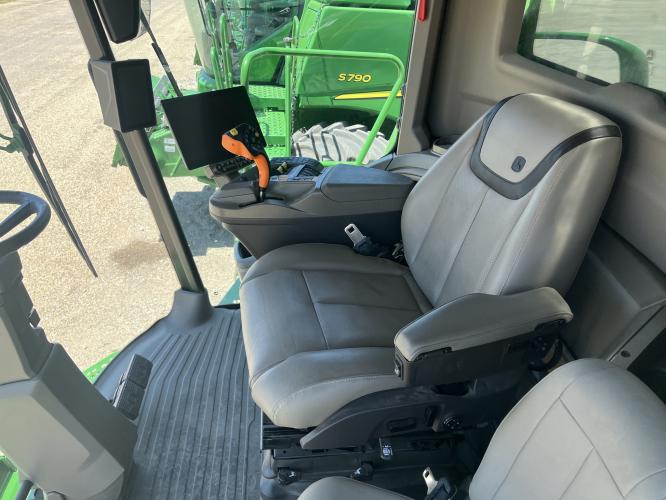 John Deere S7 900