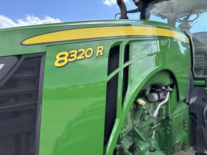 John Deere 8320R
