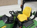 John Deere 3046R