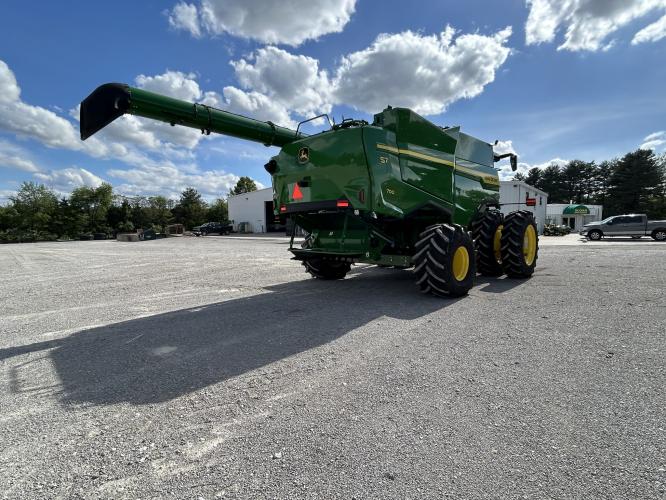 John Deere S7 700