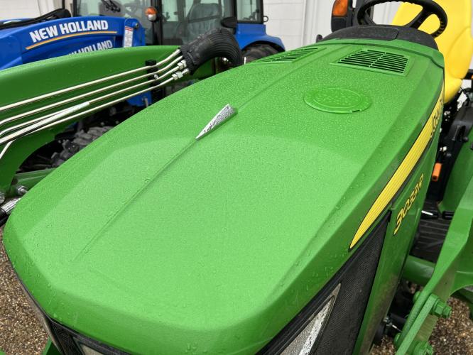 John Deere 3033R