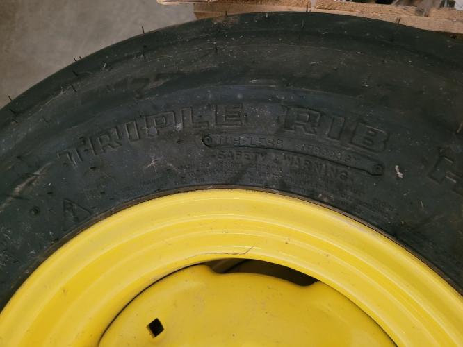 John Deere 7.50-16