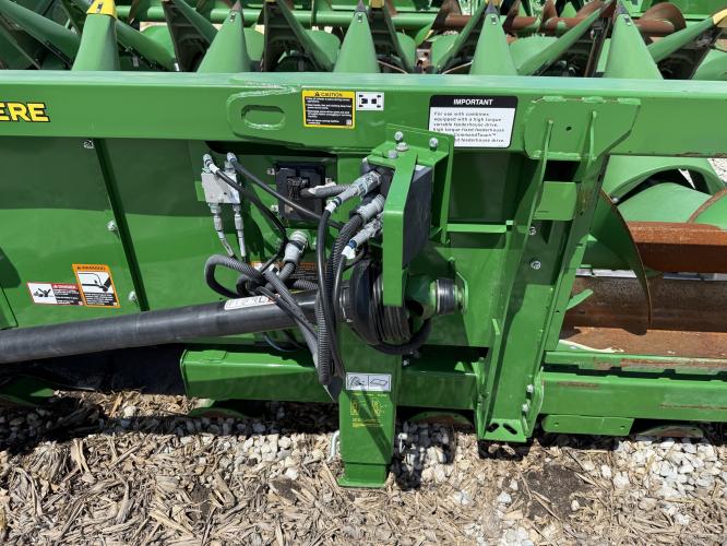 John Deere C8R