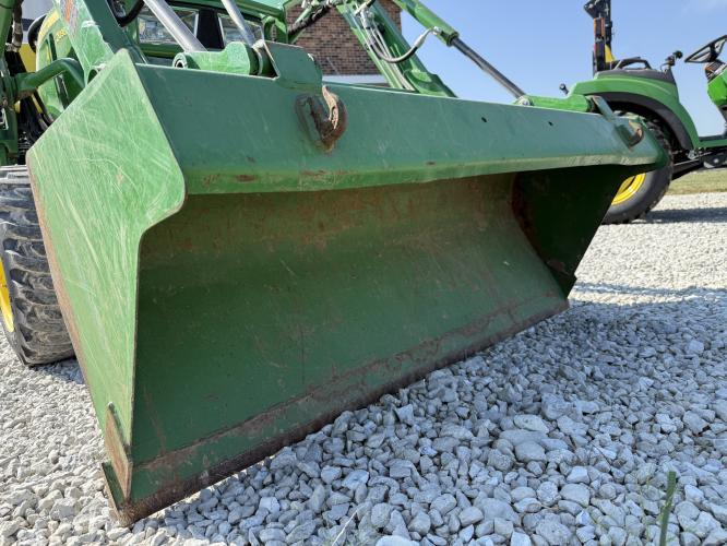 John Deere 2038R